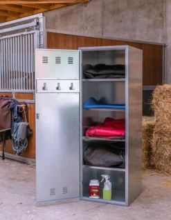 Armoire pour couverture d'équitation